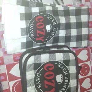 Cozy Days Checkered Kitchen Set